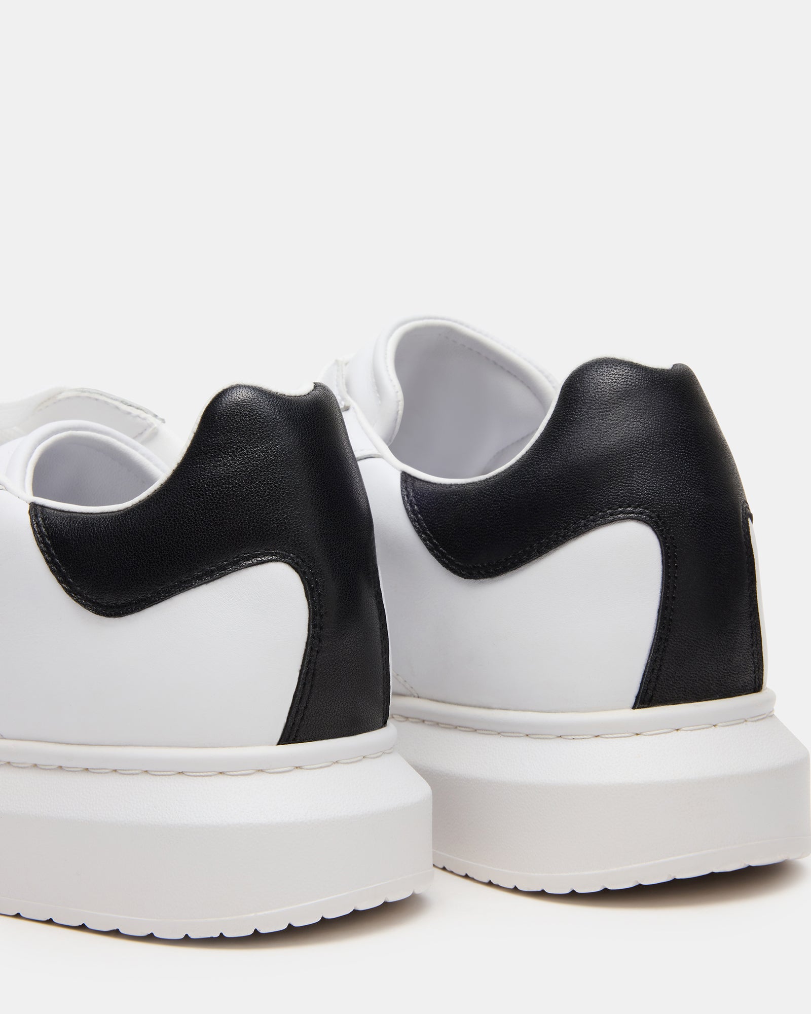 STEVEMADDEN_MENS_MINOU_WHITE-BLACK_05.jpg