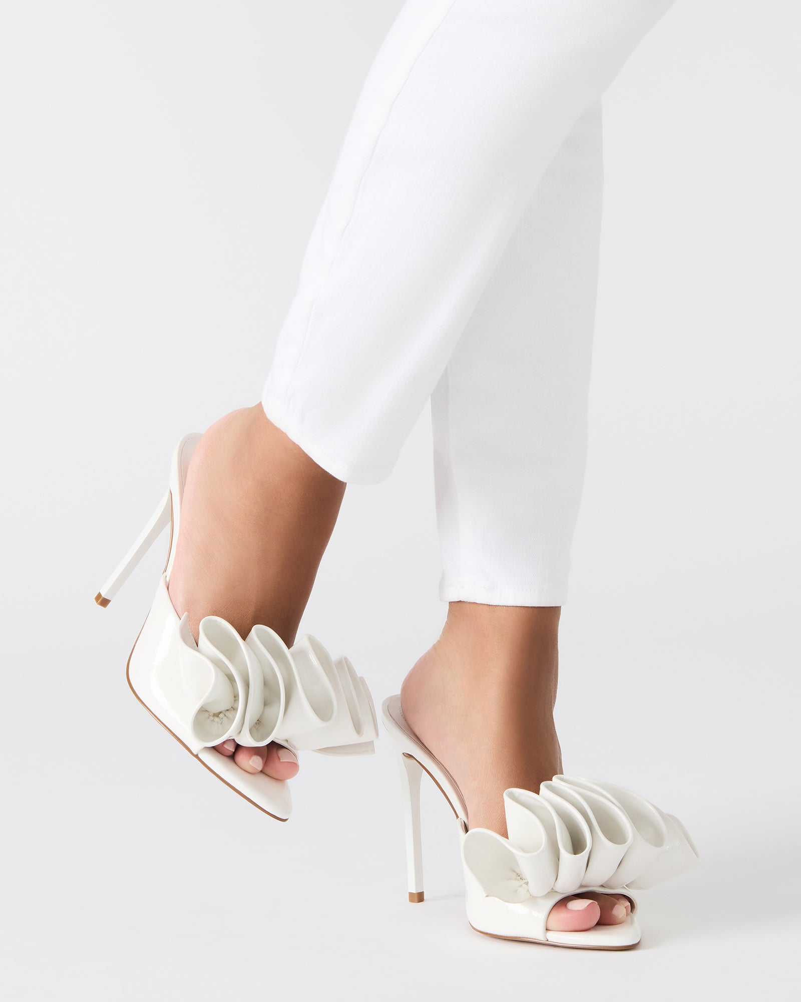 STEVEMADDEN_SHOES_AFFINITY_WHITE-PATENT_14170_26d2d3ce-ffcf-4121-b246-eac730992567.jpg