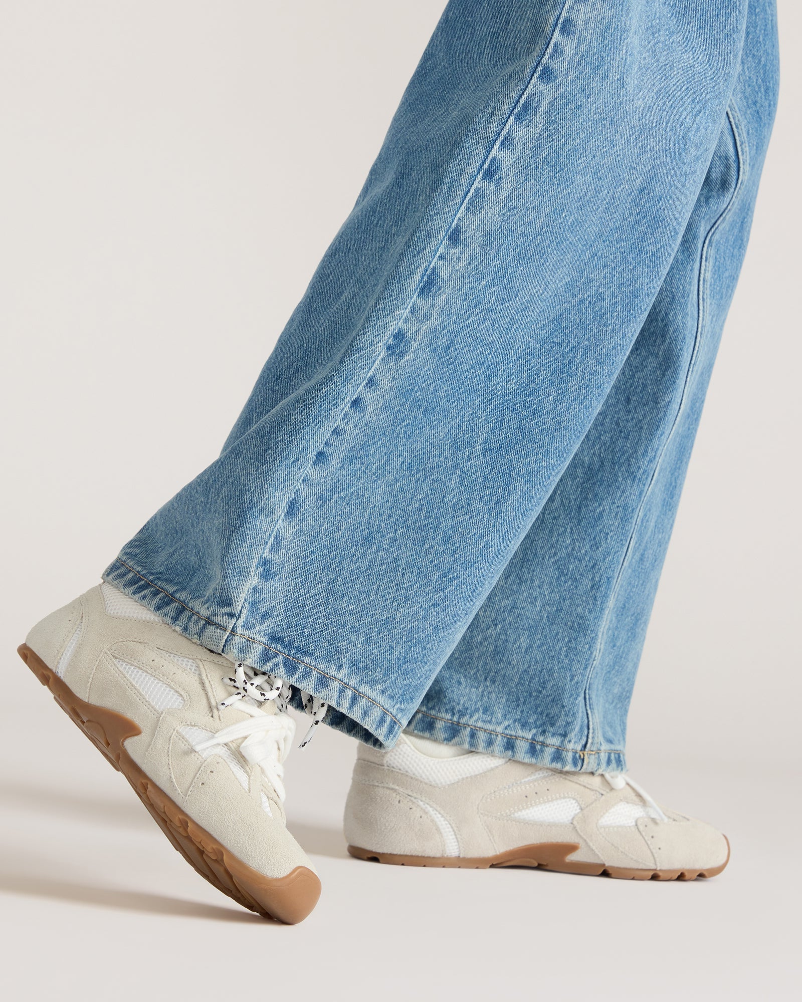 STEVEMADDEN_SHOES_AZIEL_WHITE-SUEDE_10864_dff09fe1-69b2-4754-a19f-2771abd69329.jpg