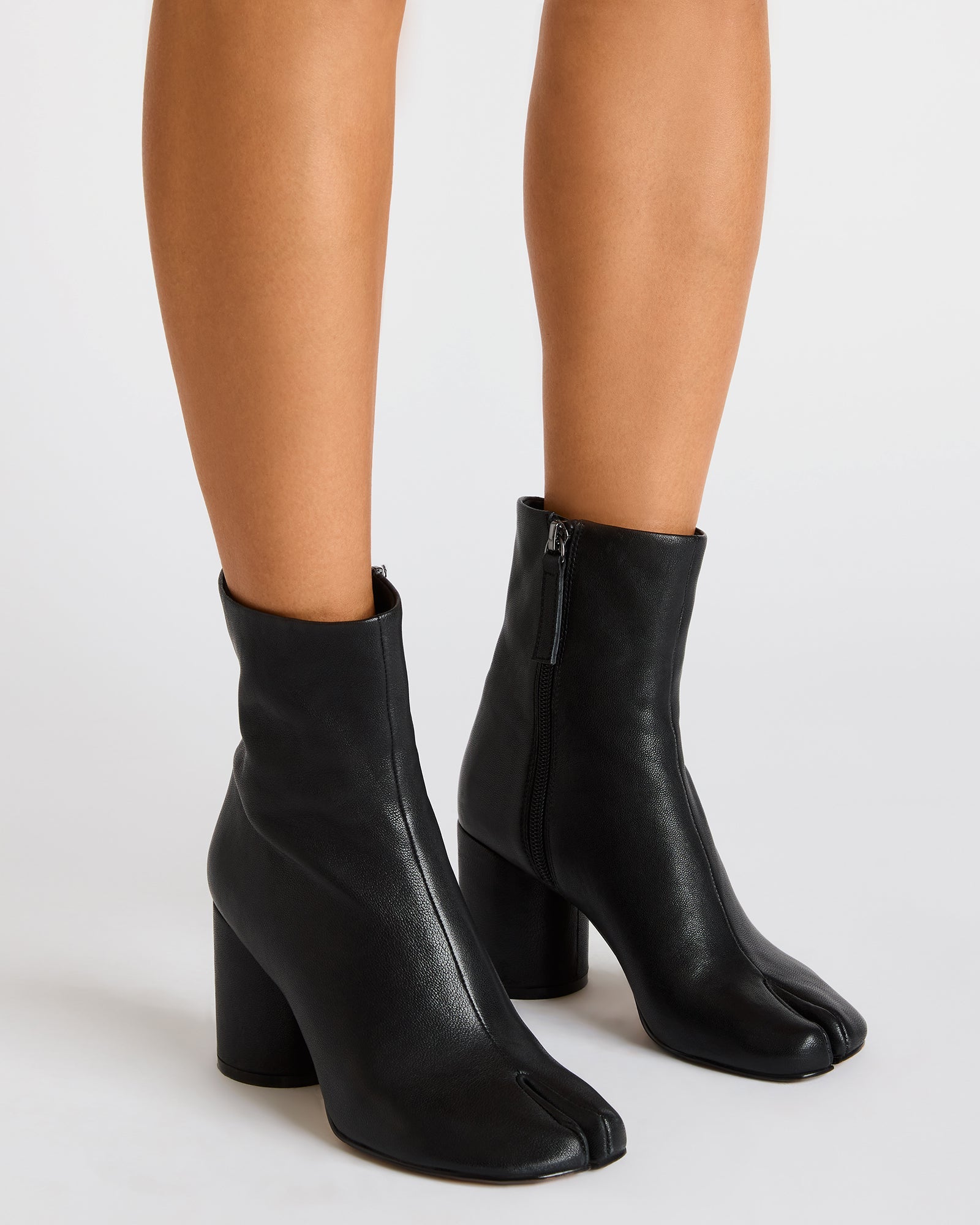 STEVEMADDEN_SHOES_CARO_BLACK-LEATHER_0411.jpg