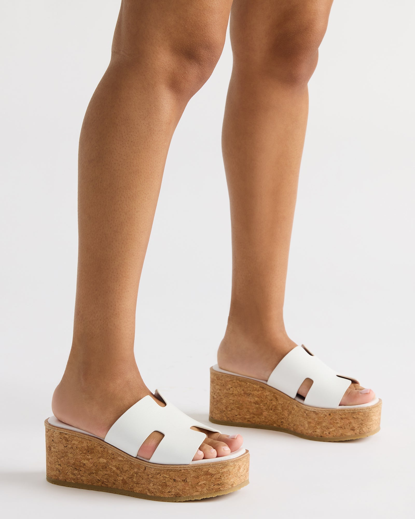 STEVEMADDEN_SHOES_HARMONY_WHITE-LEATHER_0227_a99d0aed-ff60-4b61-8ed9-ffcadf607646.jpg