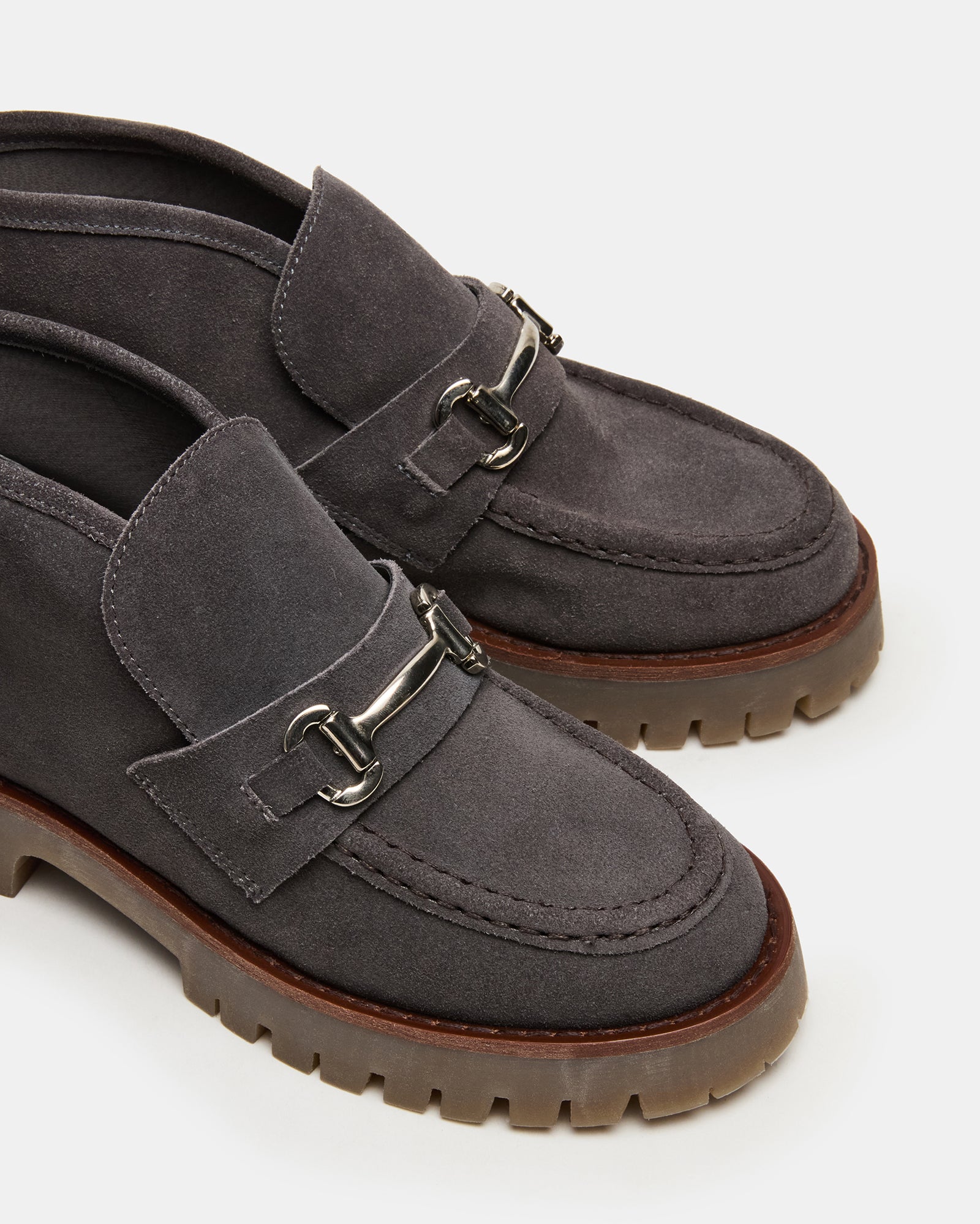 STEVEMADDEN_SHOES_LEON_GREY-SUEDE_04_b7fafb65-6316-44d8-998a-7326ee3b340d.jpg