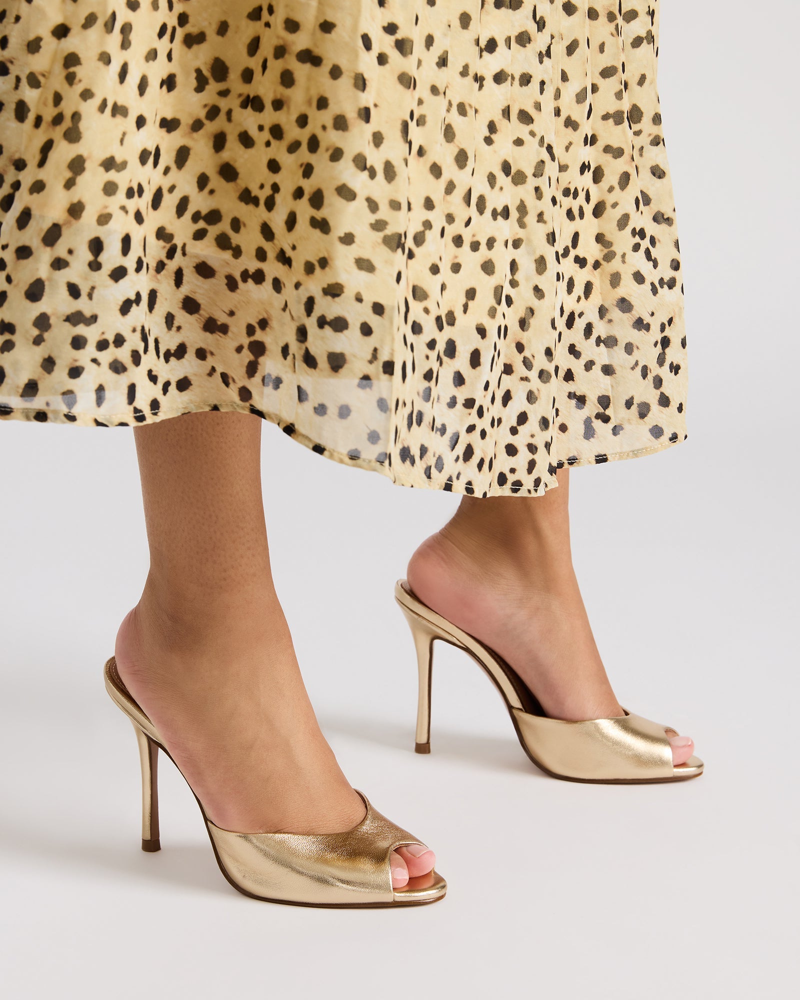 STEVEMADDEN_SHOES_PRIYA_GOLD-LEATHER_8161.jpg