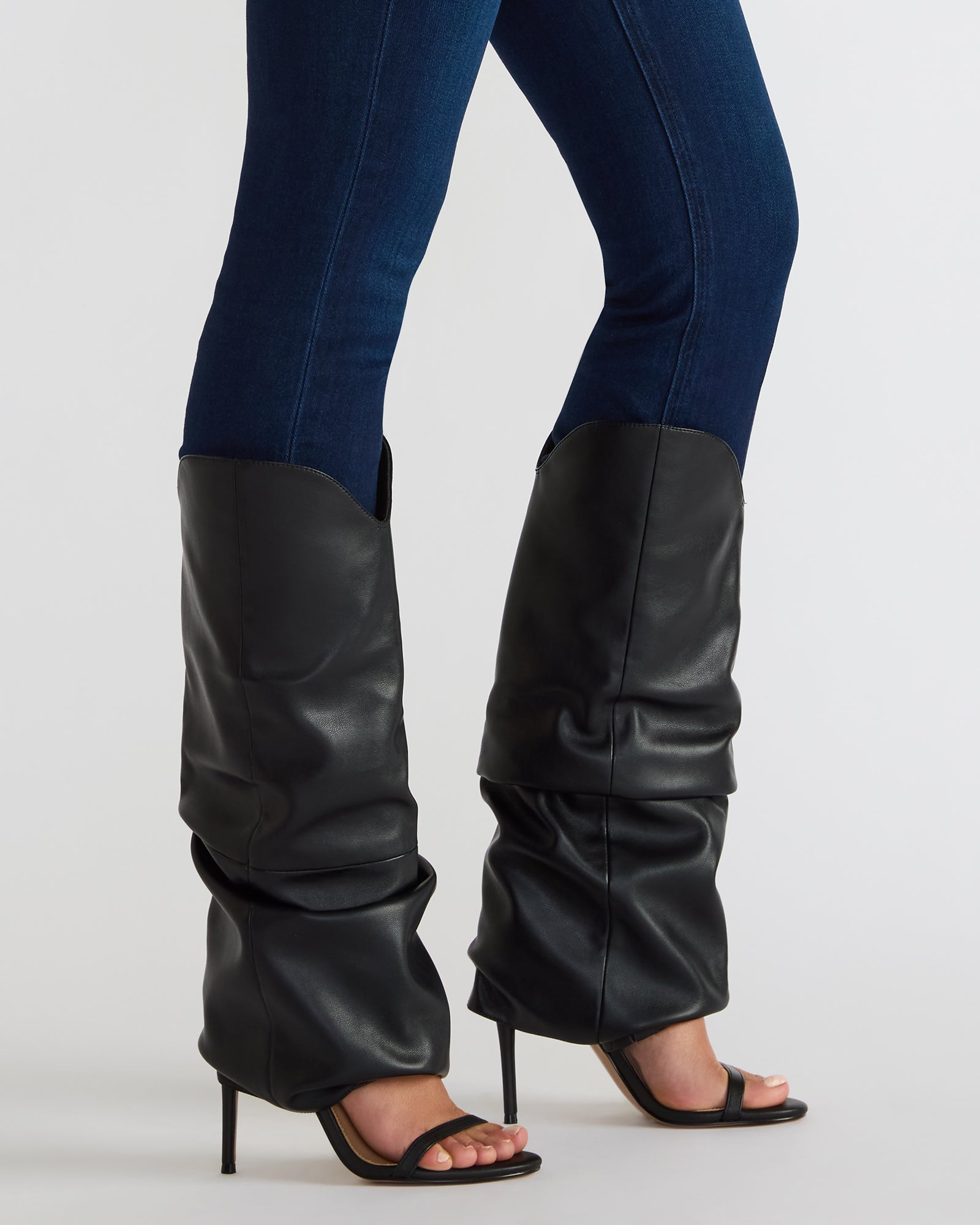 STEVEMADDEN_SHOES_RAVINE_BLACK_4185_038b7592-4c25-4c92-9006-30bb2f4e81f2.jpg