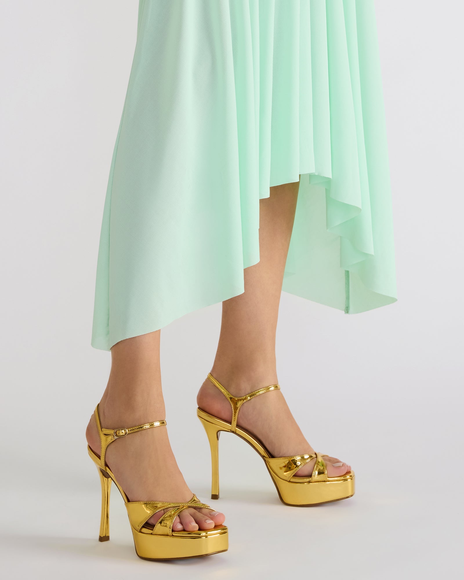 STEVEMADDEN_SHOES_SCARLET_GOLD_3831.jpg